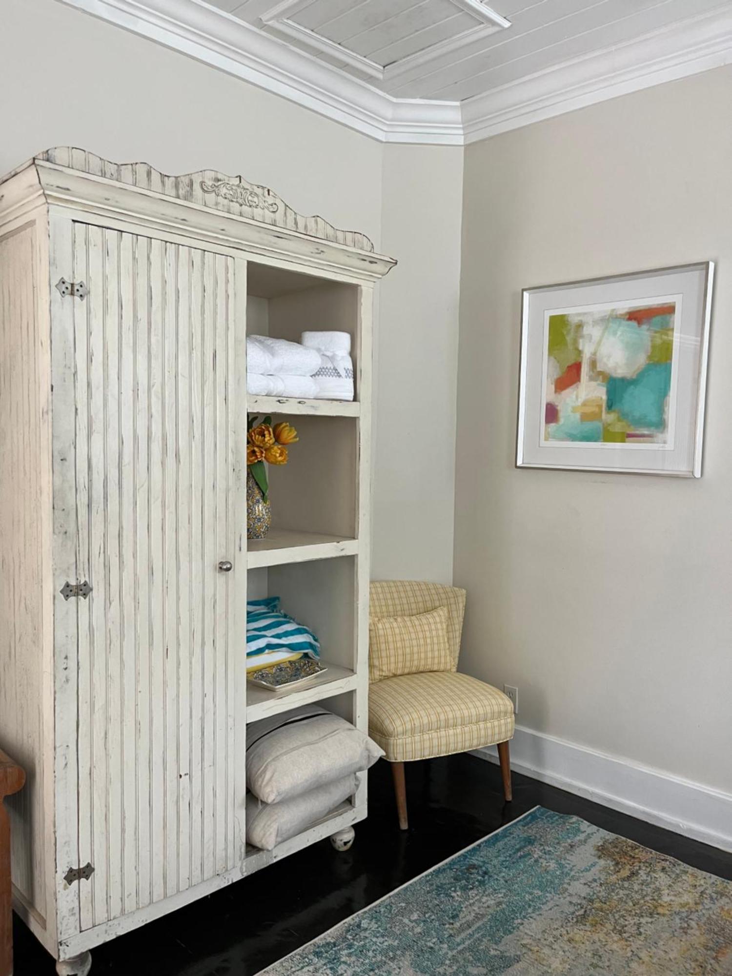 Apartment Downtown Oasis Unit 1 *
